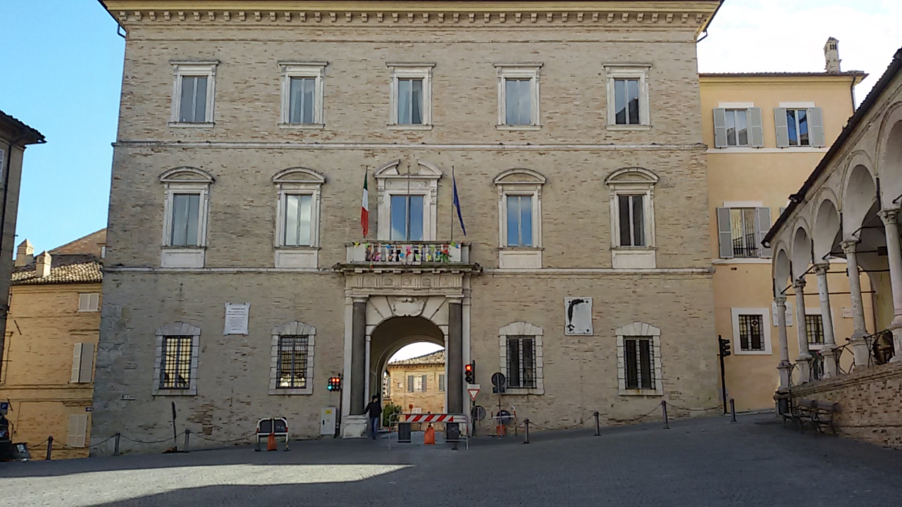 Fermo, contributo Tari per famiglie con figli universitari fuori sede o iscritti a corsi Its e Ifts