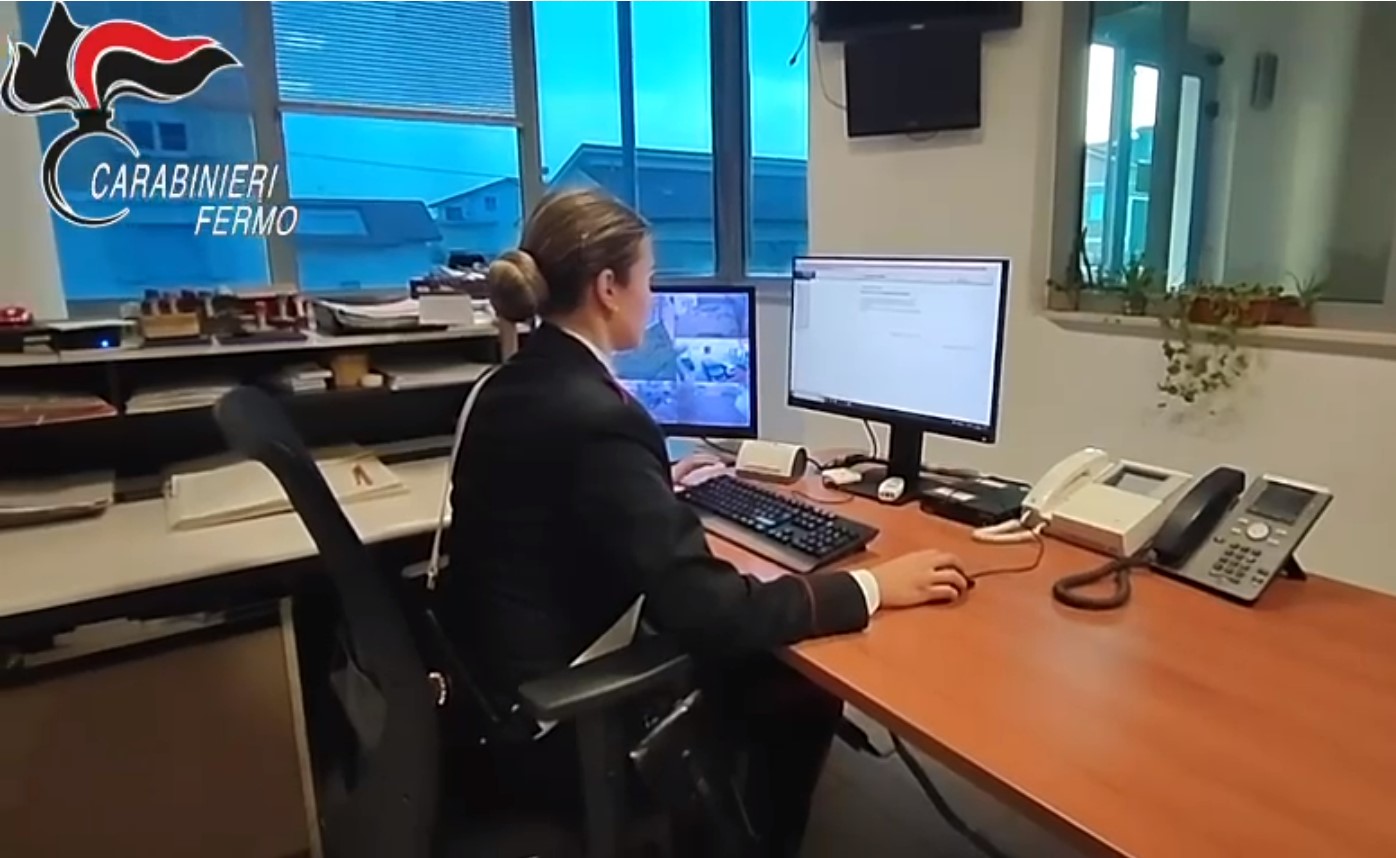Acquisti online, i Carabinieri sventano due truffe
