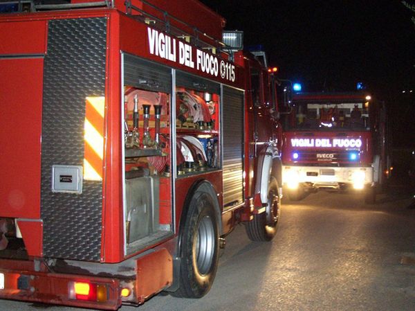 Lavatrice in fiamme nel sottoscala di una palazzina, paura a Pedaso