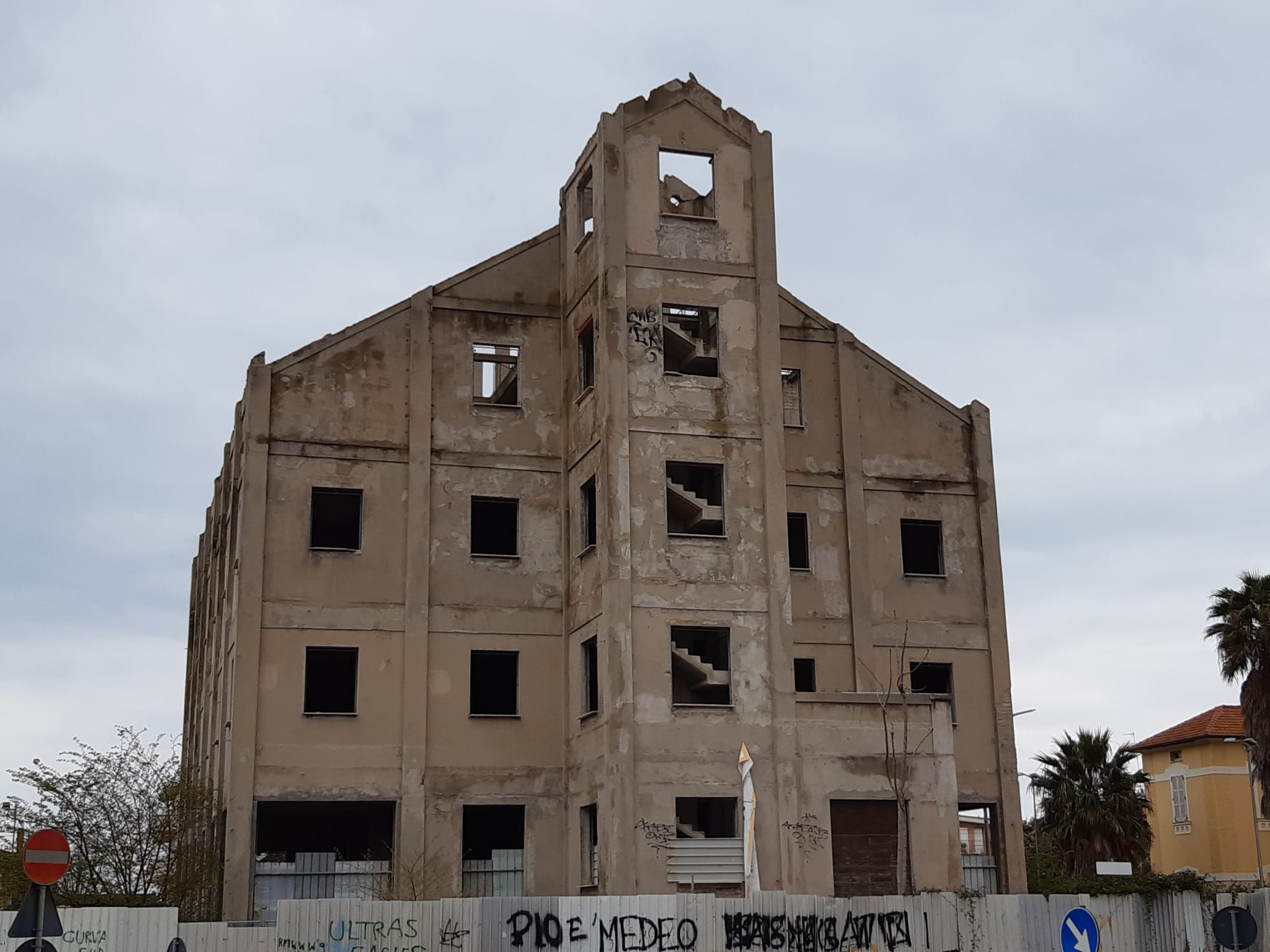 Nodo ex silos, chi investe un milione di euro per demolire? Vesprini: «Al catasto solo destinazione uffici»
