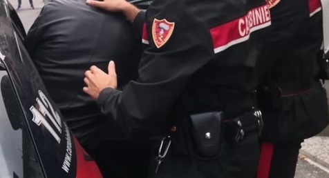 Evade dai domiciliari per commettere furti, arrestato un uomo a Montegranaro