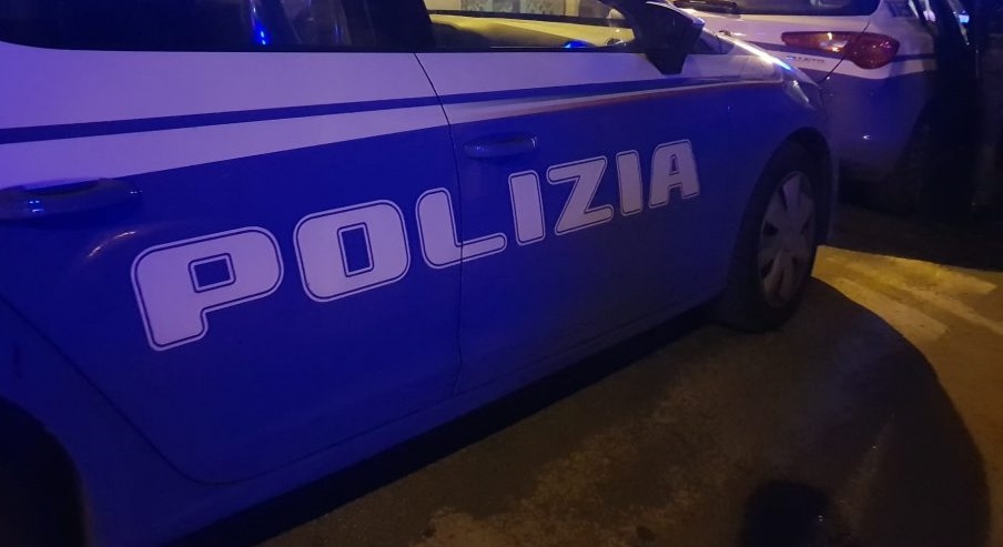Lite e sangue in un condominio, arrivano Polizia e 118