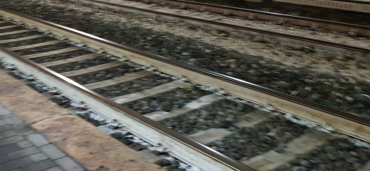 Tragedia sui binari: trovato il corpo senza vita di un uomo, blocco temporaneo del traffico ferroviario