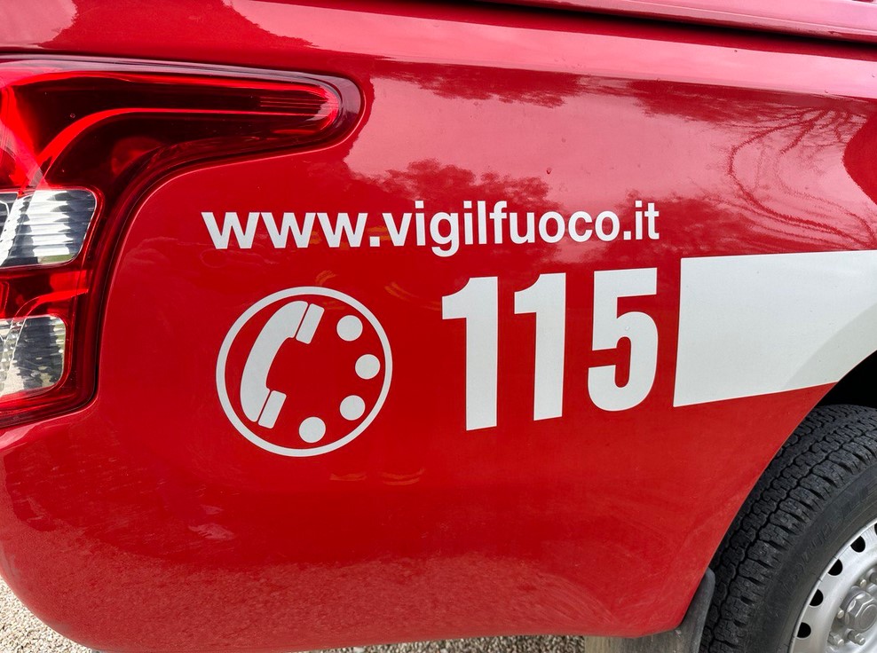 Auto finisce fuori strada, paura a Magliano di Tenna