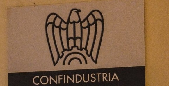 Confindustria Fermo dice sì alla fusione con Ancona e Macerata ma manca l’unanimità: “no” da sei calzaturieri