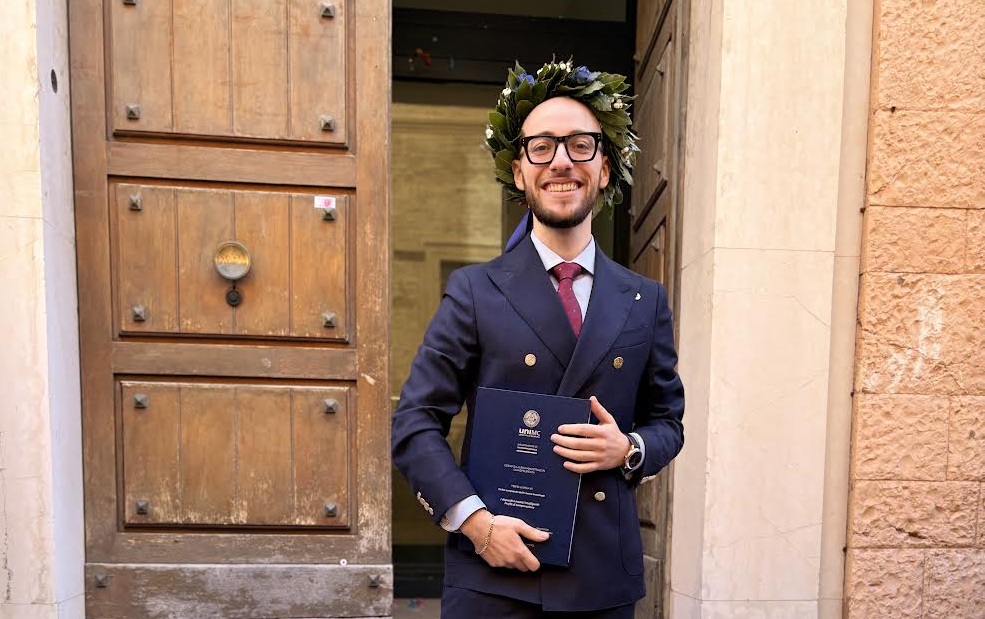 Fabio Rossano si laurea in Giurisprudenza con una tesi sulle nuove tecnologie