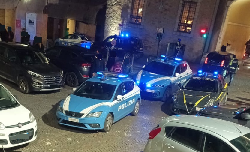 Ancora parapiglia e violenza in piazza del Popolo, un ragazzo colpito al volto