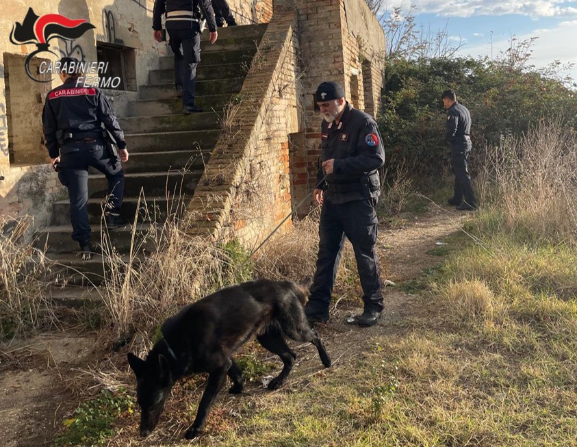 Occupazioni abusive, denunciati due uomini sorpresi in un casolare abbandonato