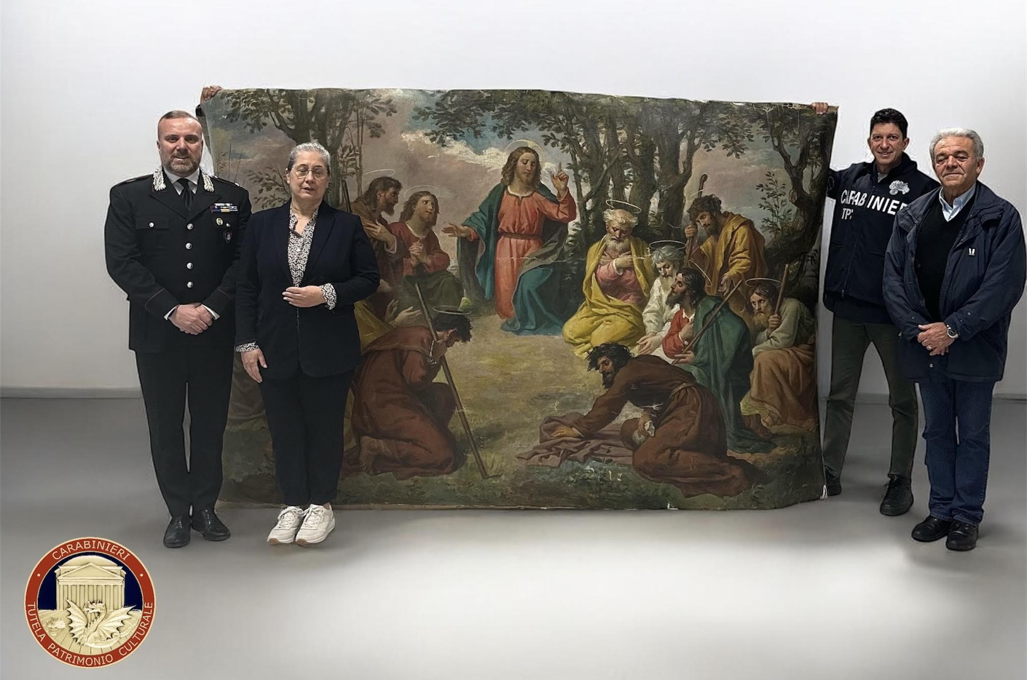 Scomparso nel 2007, il dipinto “I dodici Apostoli” scovato dai carabinieri e riconsegnato al seminario arcivescovile