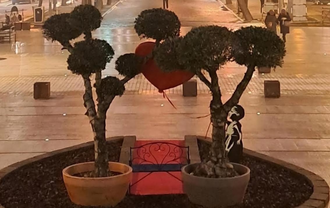 Area selfie in piazza e luminarie per San Valentino. Marcattili: «Anche questa festa può avere risvolti positivi per il commercio»