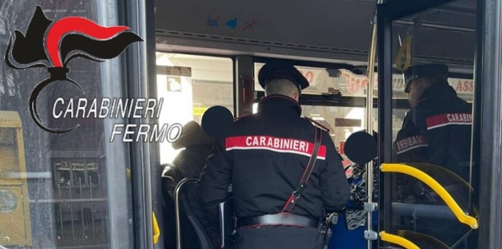 Dà in escandescenza sull’autobus, intervengono i carabinieri