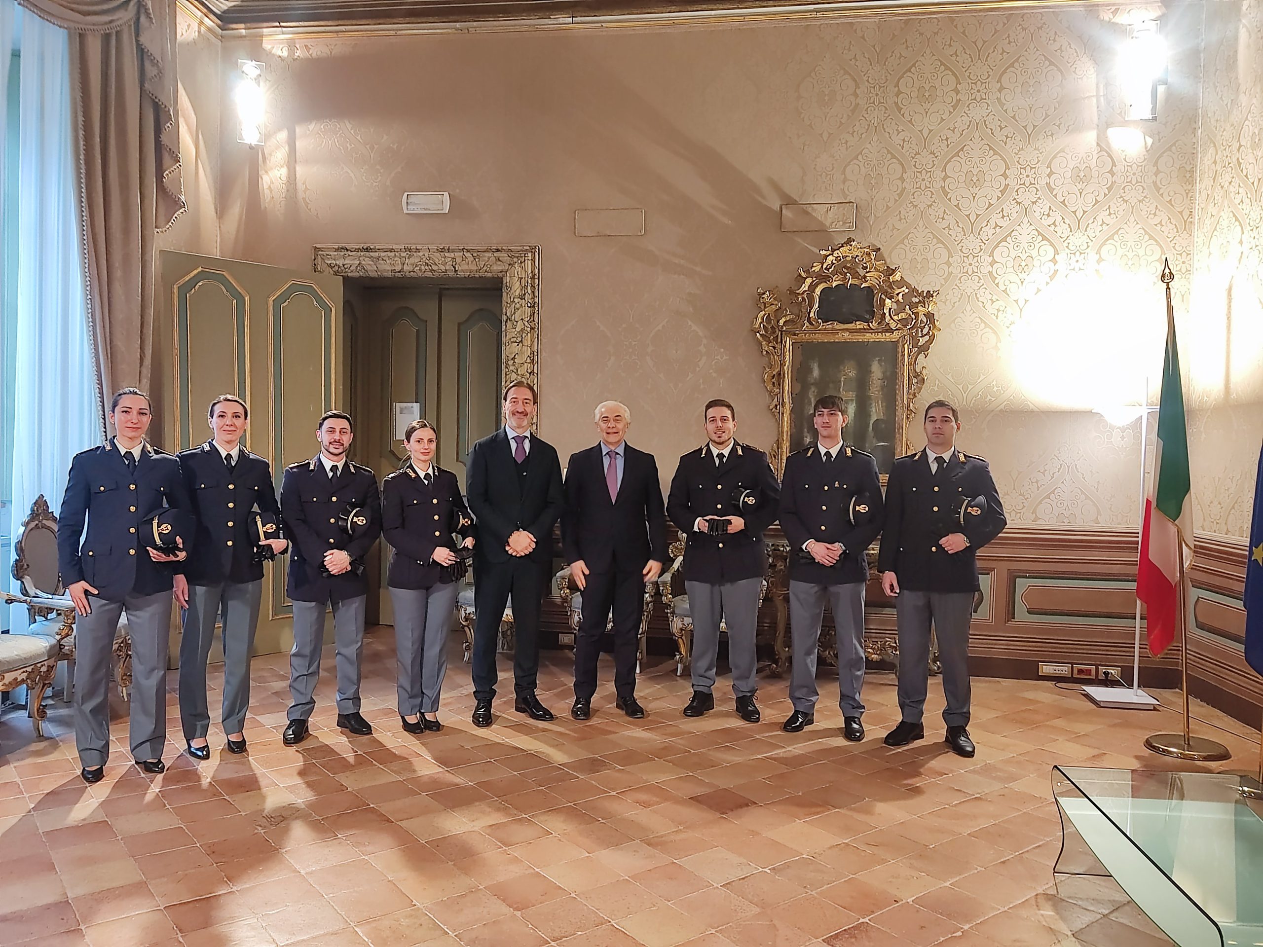 Il prefetto D’Alascio accoglie i nuovi viceispettori della Polizia di Stato