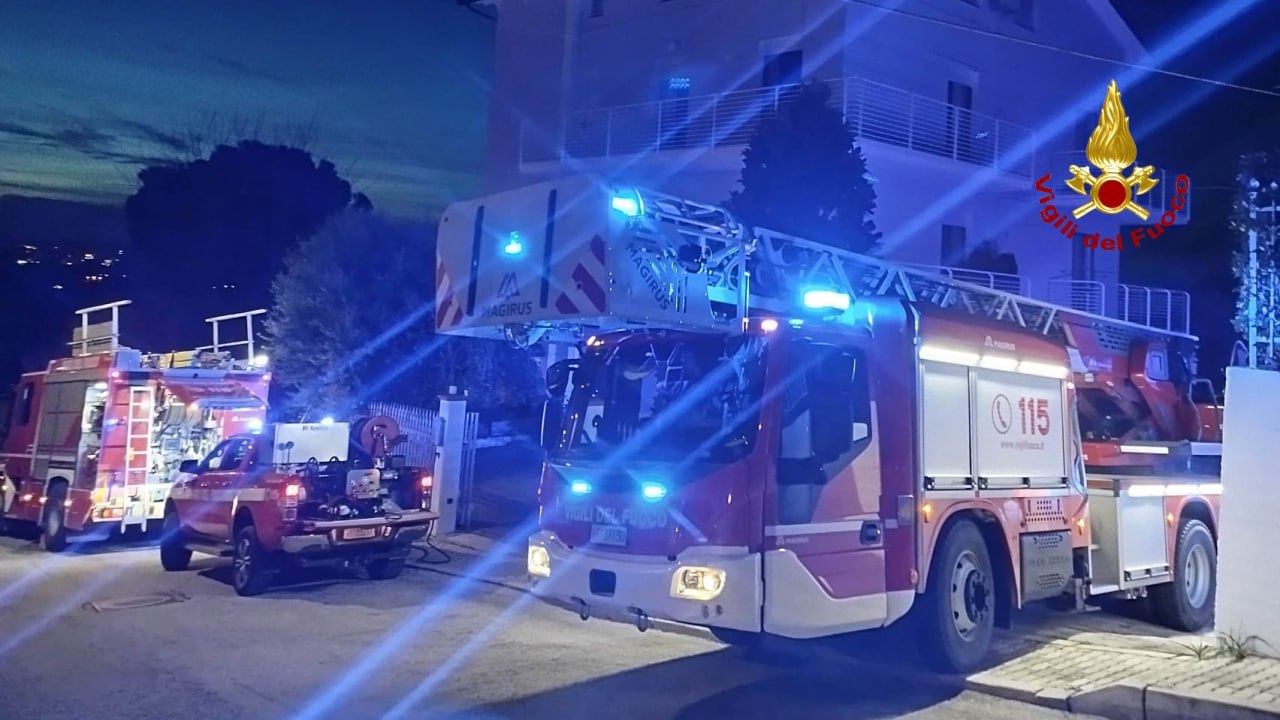 Fiamme in un appartamento di Montegranaro ed incidente a Campiglione, doppio intervento dei Vigili del Fuoco