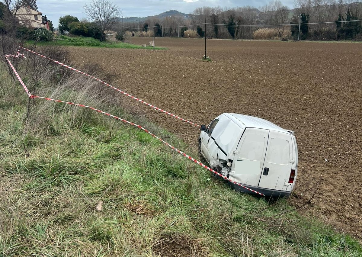 Furgone vola in un fossato, sos da Rapagnano. Allertato l’elisoccorso