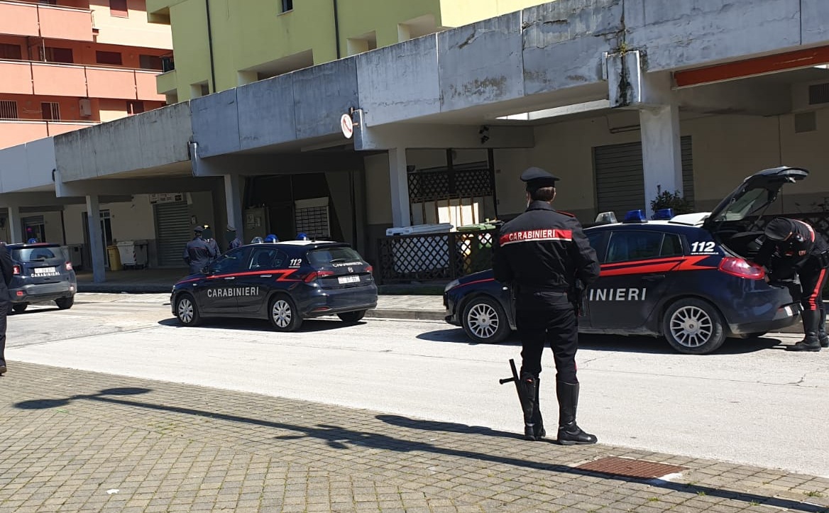 Non solo scuole, controlli dei carabinieri con la cinofila dell’Arma anche a Lido Tre Archi