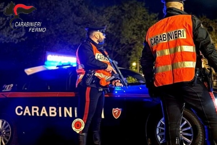 Sorpresi a bordo di un’auto rubata: due uomini con precedenti denunciati a Porto Sant’Elpidio