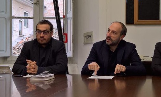 Elezioni a Fermo, chi dice Scarfini dice Calcinaro? Il fotomontaggio e l’ex sindaco al vetriolo contro la sinistra: «Continuate così, come gli ultimi 10 anni»