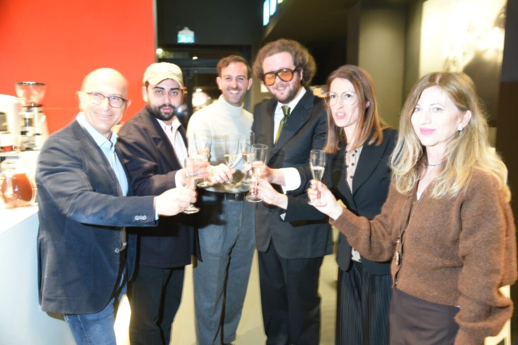 “Strike” di pubblico per tre ventenni: ovazione all’anteprima maceratese: «Cinema motore per l’economia»