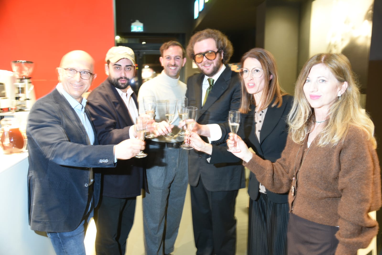 “Strike” di pubblico per tre ventenni: ovazione all’anteprima maceratese: «Cinema motore per l’economia» (Foto/Video)